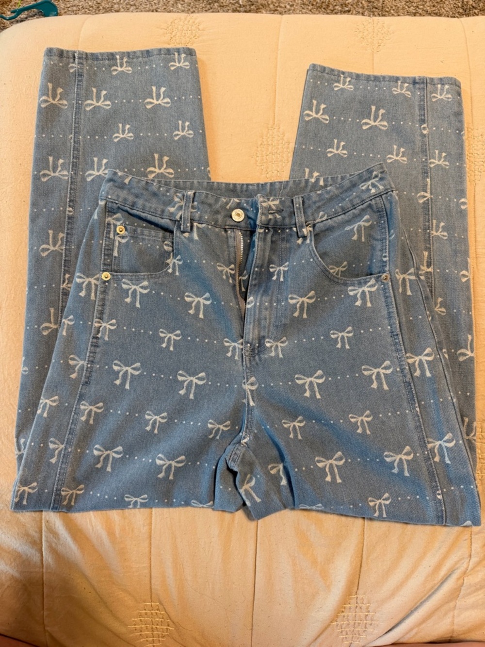 entro Light Blue Denim Barrel Jeans with White Bow Print - Picture 4 of 8